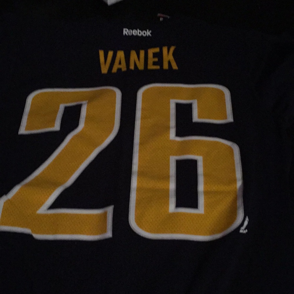 Vanek Sabre’s tee shirt